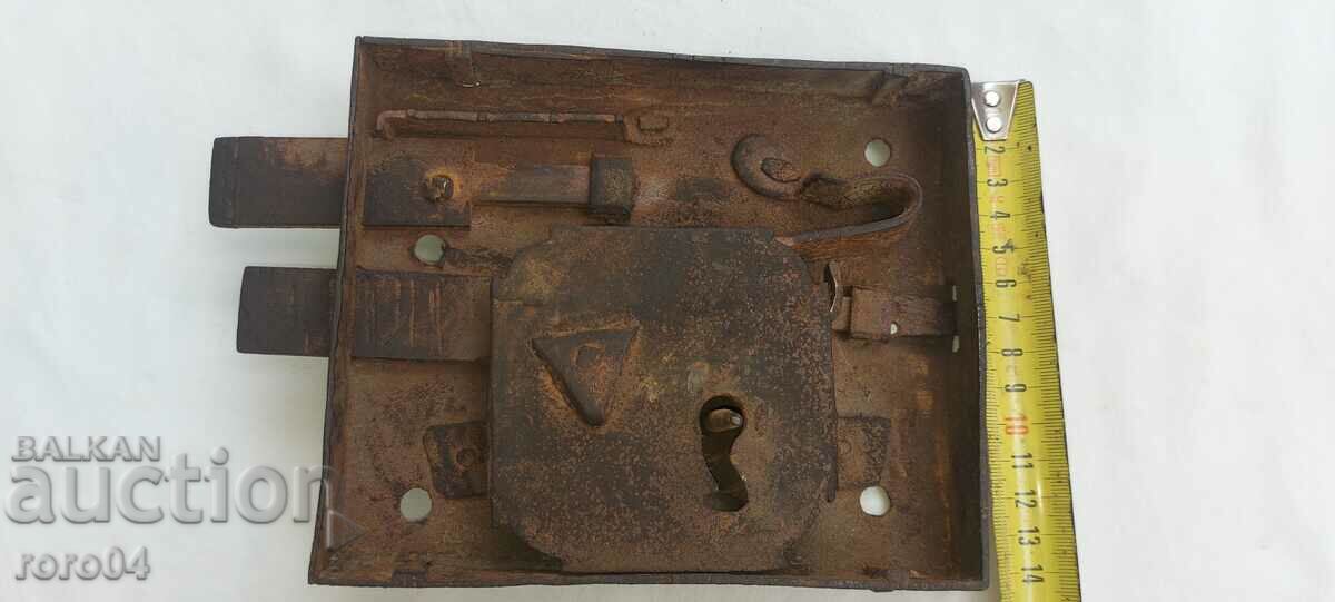 Δημοπρασία ΚΛΕΙΔΑΡΙΑ - ΣΦΥΡΗΤΟ - 200 ΕΤΩΝ Δημοπρασία ΚΛΕΙΔΑΡΙΑ - ΣΦΥΡΗΤΟ - 200 ΕΤΩΝ