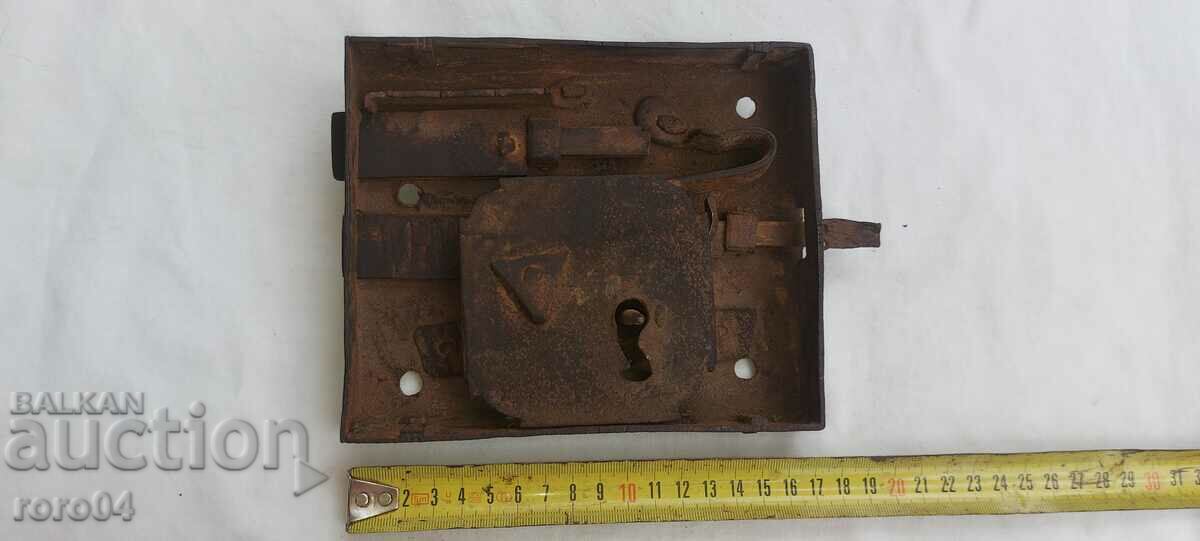 Παράδοση ΚΛΕΙΔΑΡΙΑ - ΣΦΥΡΗΤΟ - 200 ΕΤΩΝ Παράδοση ΚΛΕΙΔΑΡΙΑ - ΣΦΥΡΗΤΟ - 200 ΕΤΩΝ