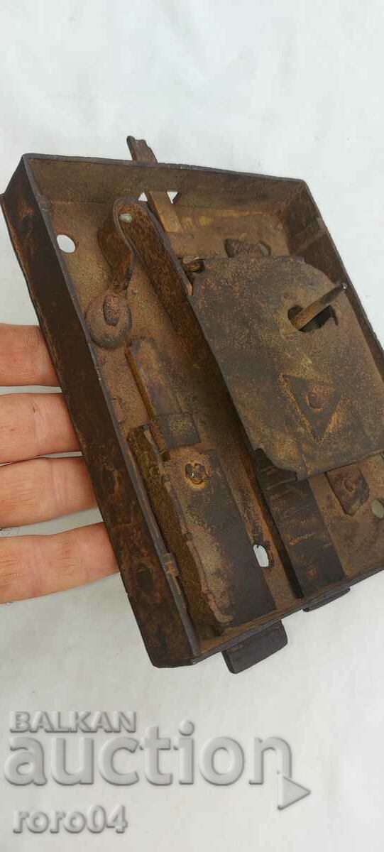 ΚΛΕΙΔΑΡΙΑ - ΣΦΥΡΗΤΟ - 200 ΕΤΩΝ - 7 ΚΛΕΙΔΑΡΙΑ - ΣΦΥΡΗΤΟ - 200 ΕΤΩΝ - 7