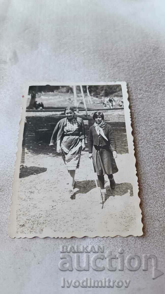 Photo by Svoge Two young girls 1939