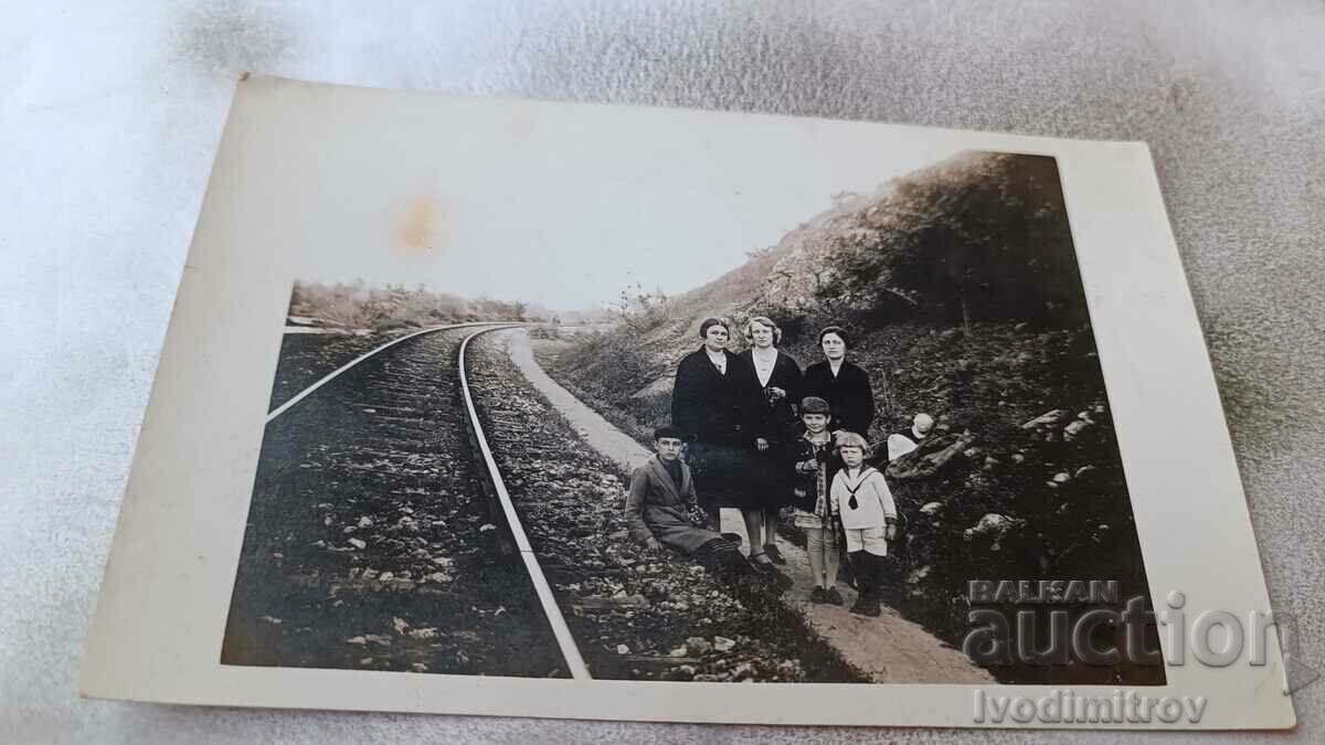 Ms. Simeonovgrad Three women and three children along the railway line 1931