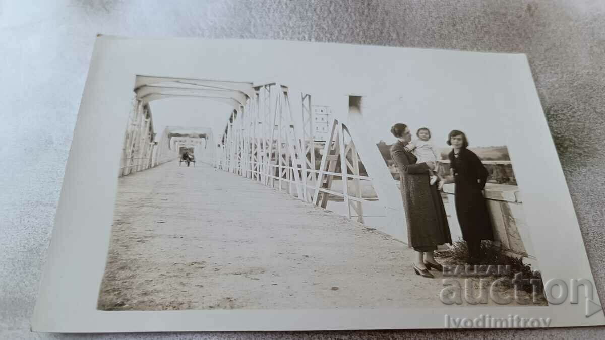 Photo Simeonovgrad Two women and a baby on a bridge over the Maritsa River