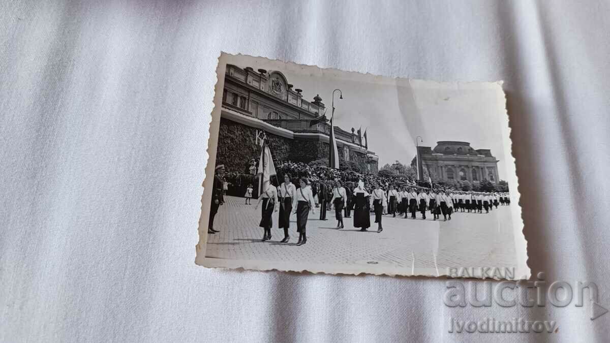 Φωτογραφία Σοφία τελειόφοιτοι γυμνασίου από τη Σάντα Μαρία σε πομπή 1937