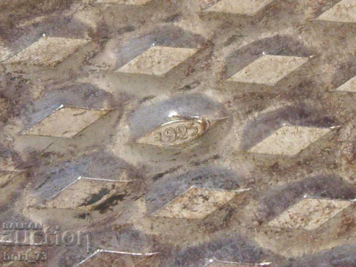 Auction  A silver vessel.