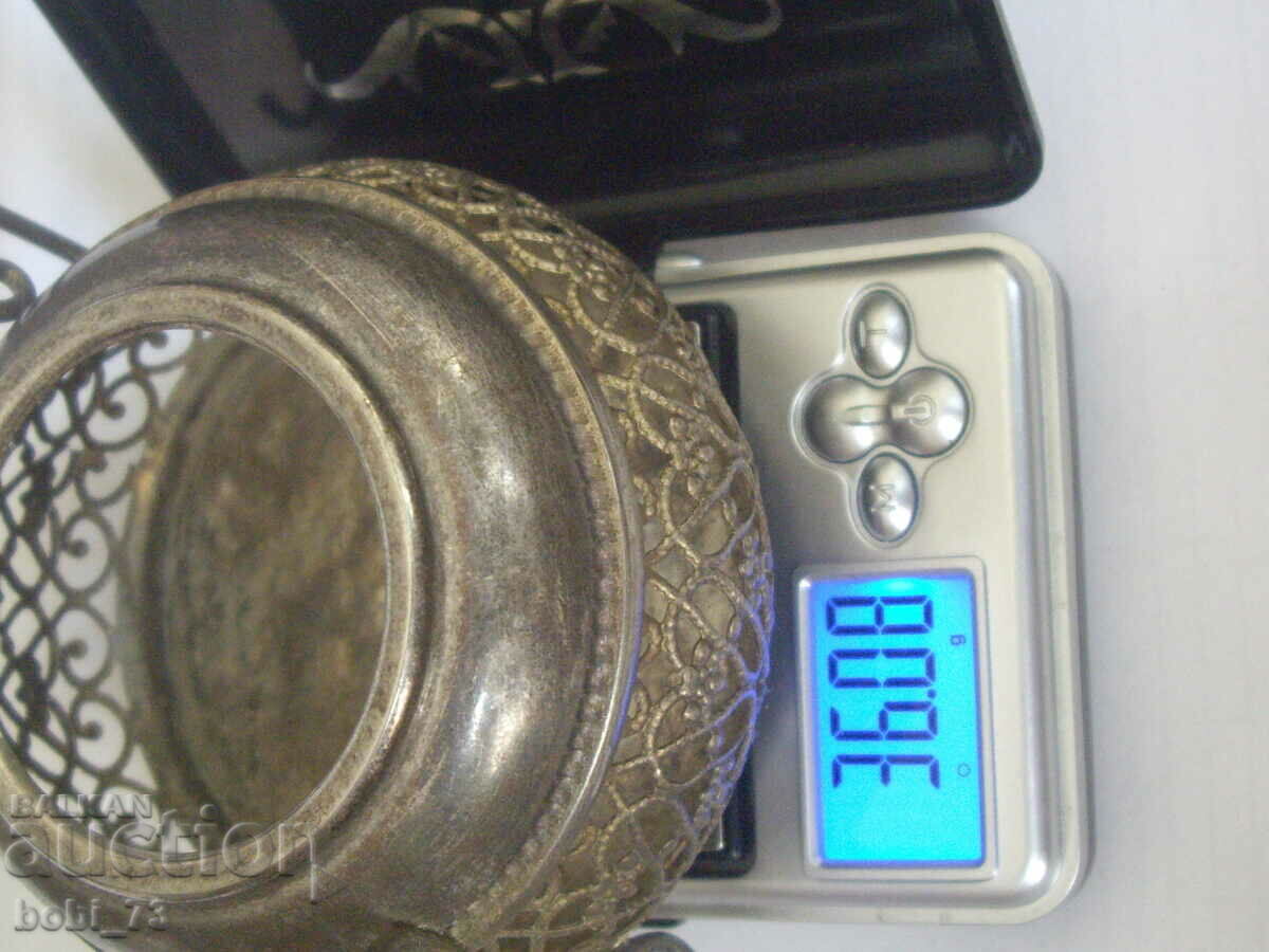 Delivery of A silver vessel.