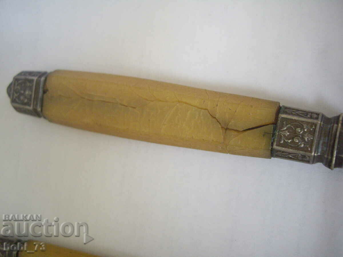 Old bone utensils. - 5 Old bone utensils. - 5