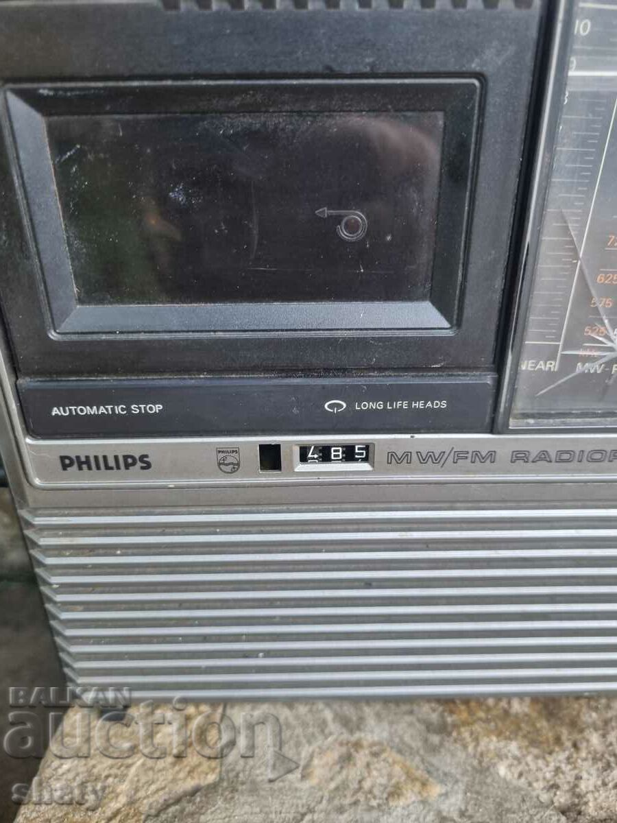 Delivery of An old cassette player.