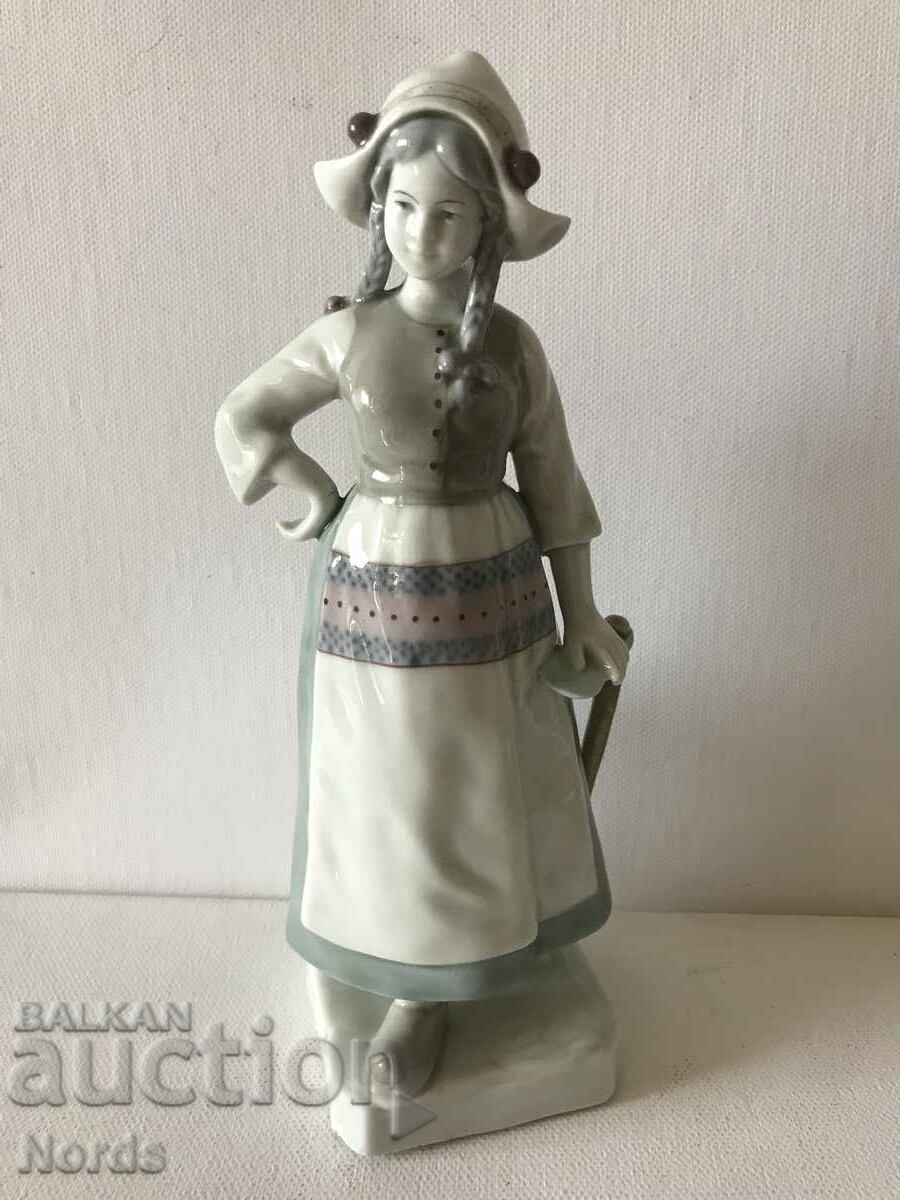 Porcelain figurine with markings