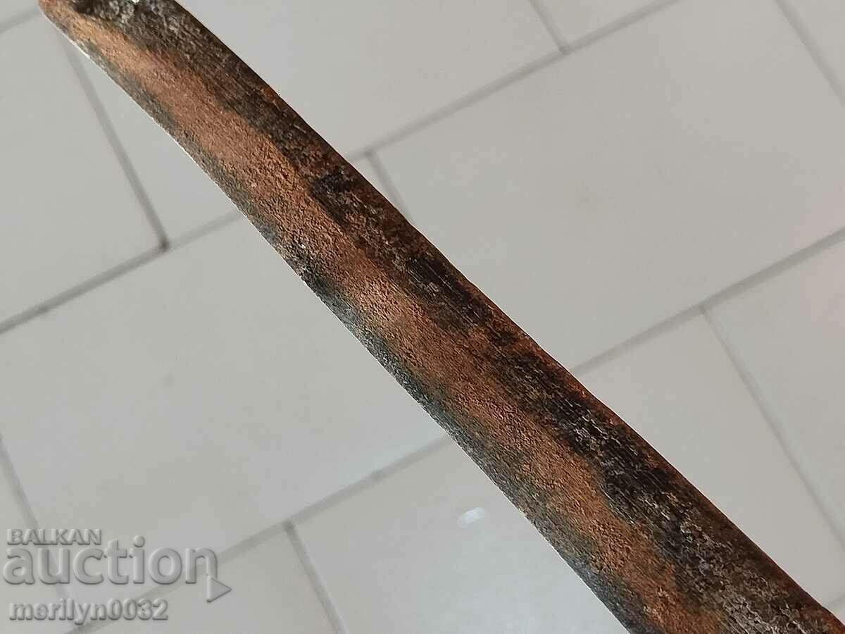 Unealtă veche din fier forjat manual cu preț 32.00 BGN | € 16.36