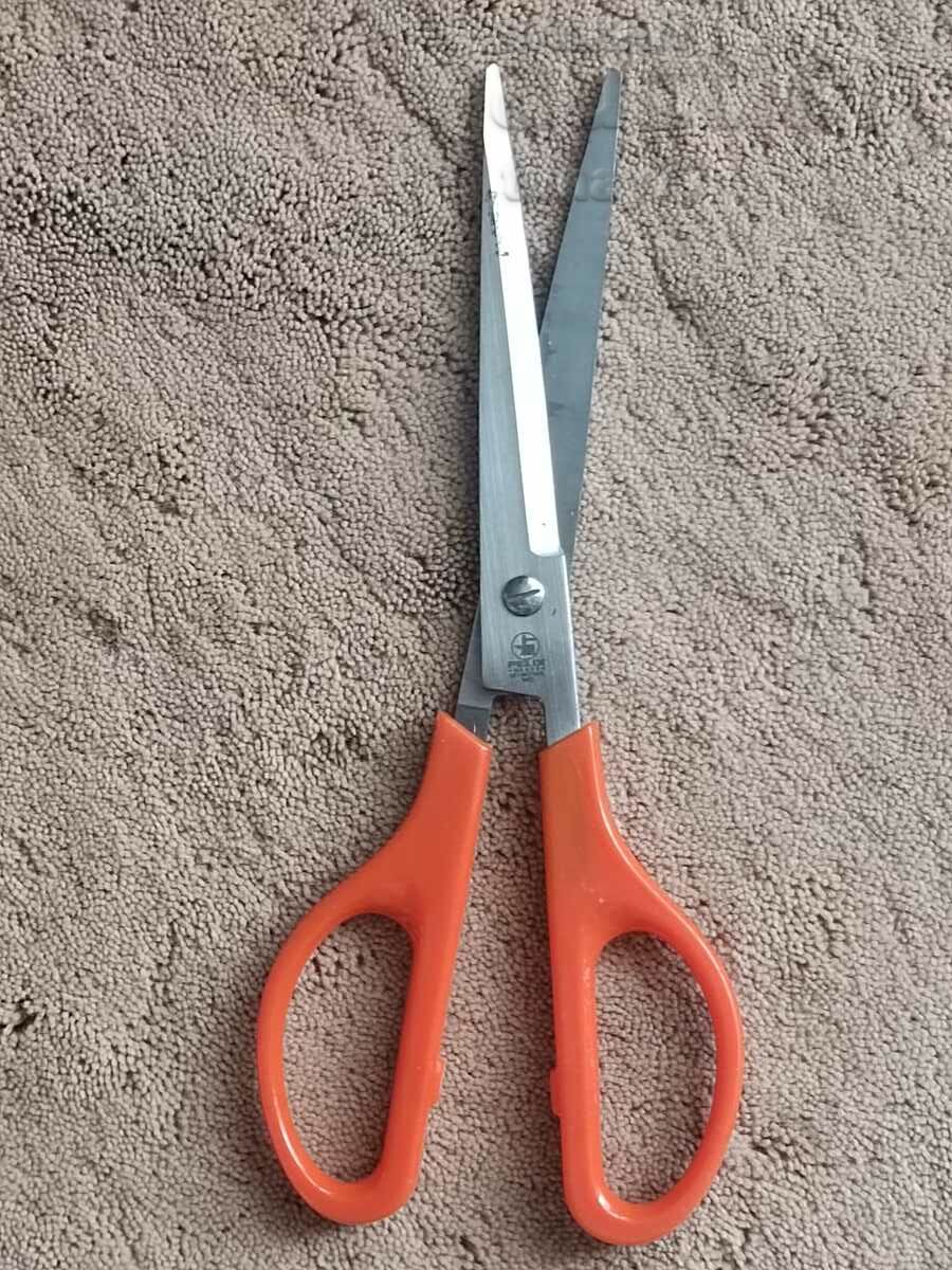 SCISSORS WITH MARKING