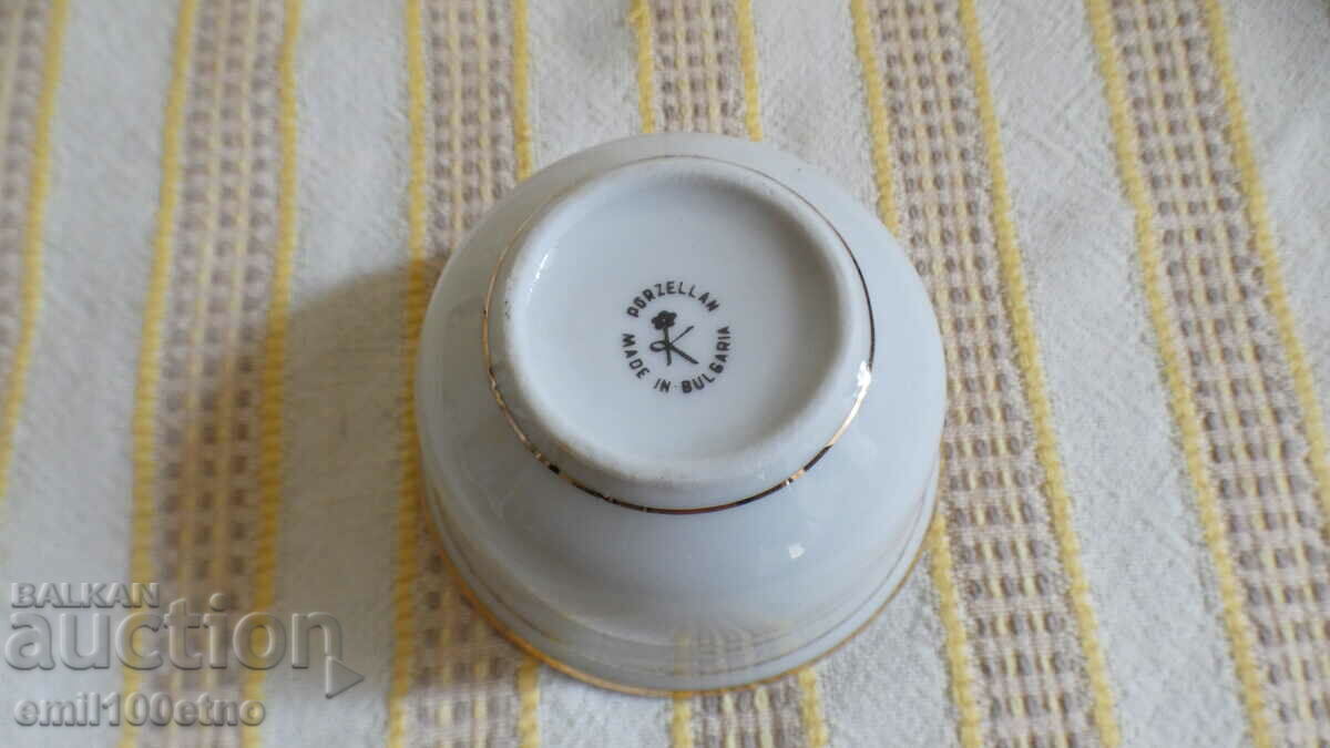 Δημοπρασία Φλιτζάνι καφέ τουρκικού τύπου χωρίς χερούλι, παλιά πορσελάνη βουλγαρική Δημοπρασία Φλιτζάνι καφέ τουρκικού τύπου χωρίς χερούλι, παλιά πορσελάνη βουλγαρική