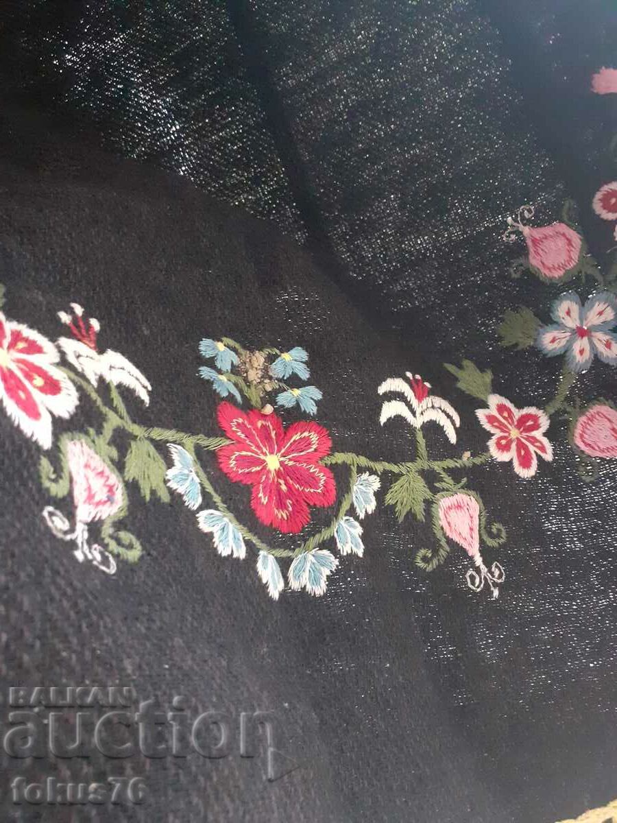 Delivery of Authentic old woolen apron for costume embroidery Delivery of Authentic old woolen apron for costume embroidery