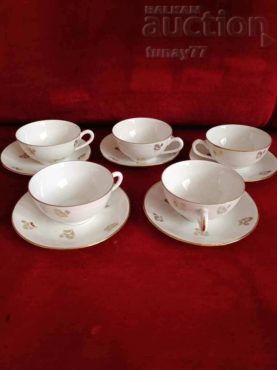 Five double sets of cups with markings