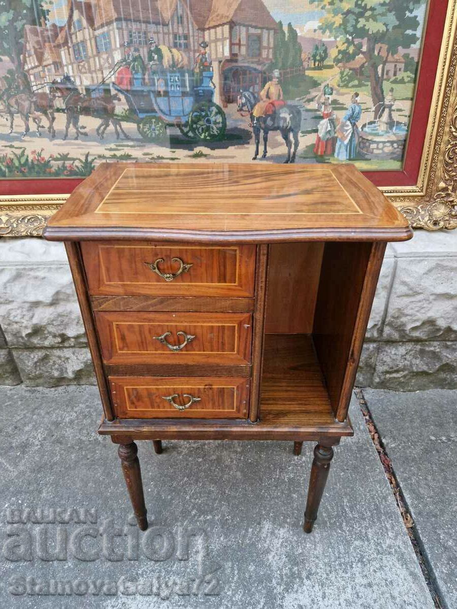 A great antique English sideboard with price 199.00 BGN | € 101.75 A great antique English sideboard with price 199.00 BGN | € 101.75