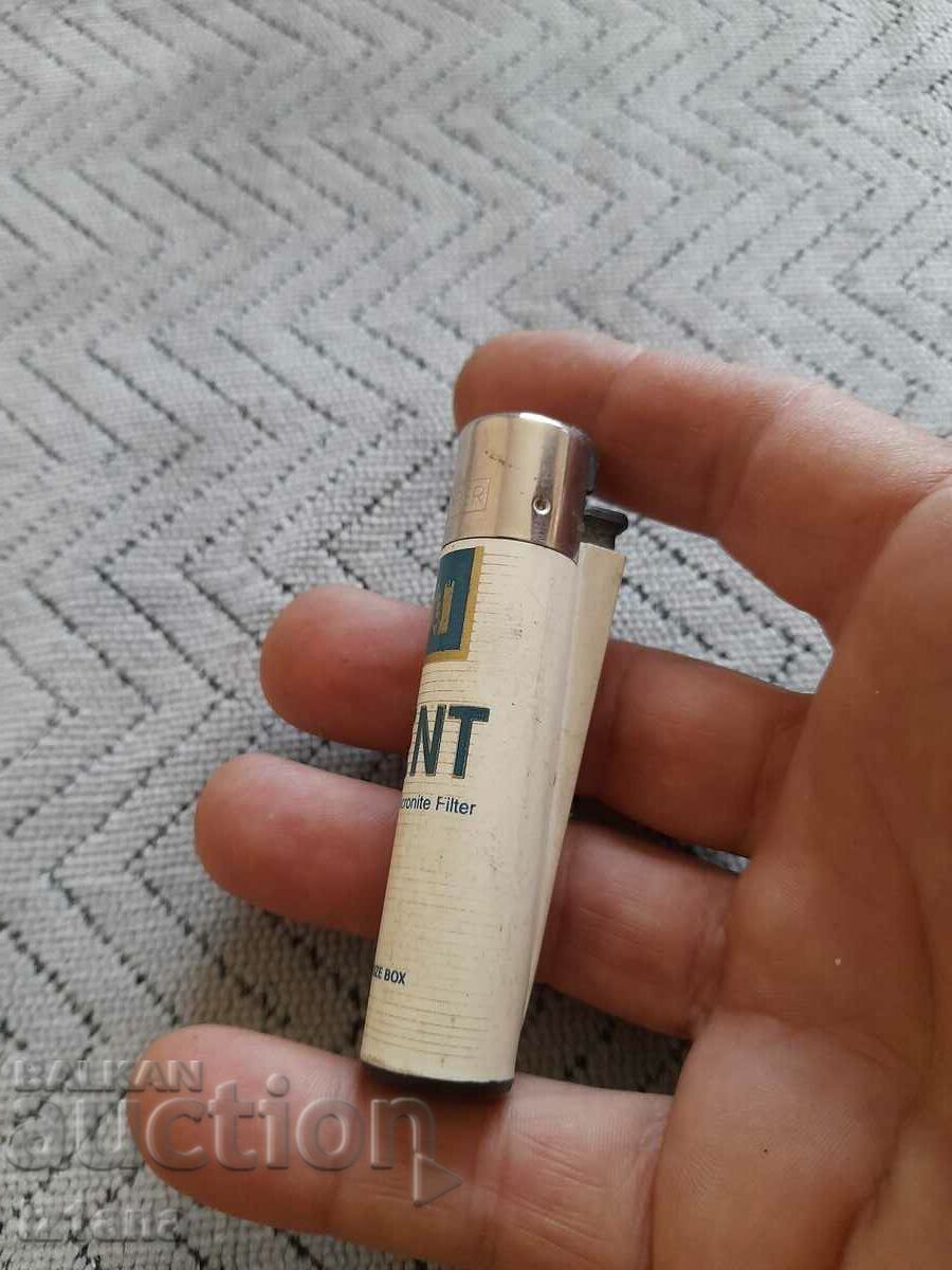 Licitație O brichetă Kent veche Licitație O brichetă Kent veche
