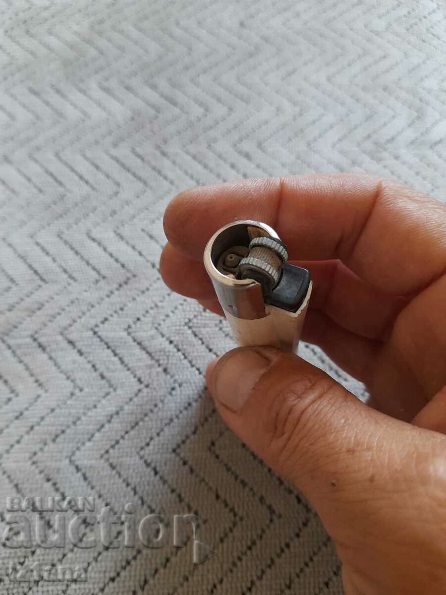 Livrarea O brichetă Kent veche Livrarea O brichetă Kent veche