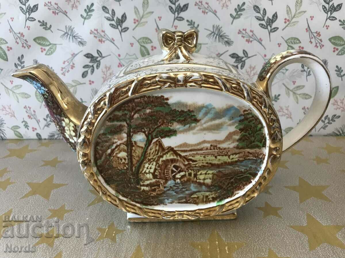 A beautiful Sadler porcelain teapot