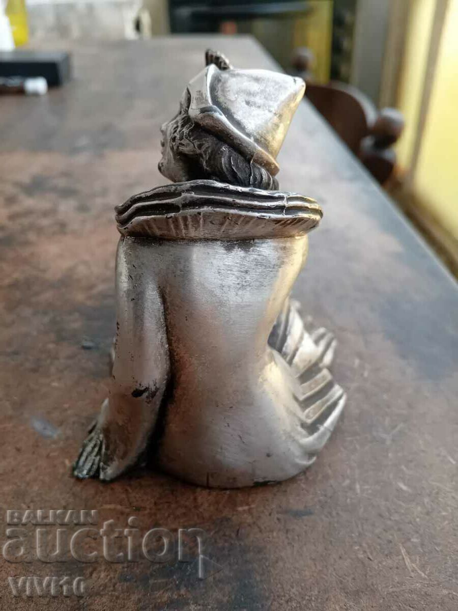 Figura arlechin, a autorului cu preț 80.00 BGN | € 40.90