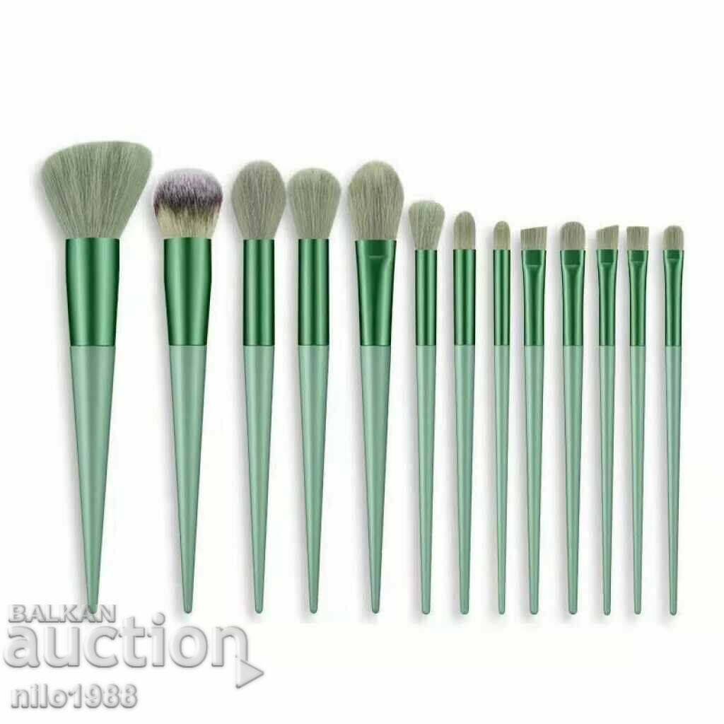 13 Piece Makeup Brush Sets/ GREEN