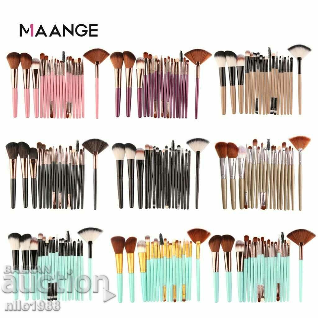 Set of 18 professional makeup brushes