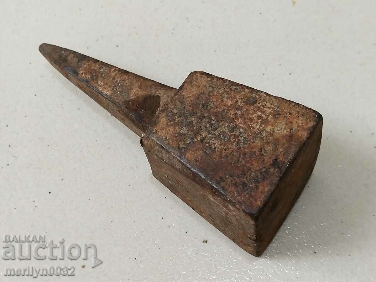 Old anvil for clipping hair, wrought iron with price 29.00 BGN | € 14.83 Old anvil for clipping hair, wrought iron with price 29.00 BGN | € 14.83