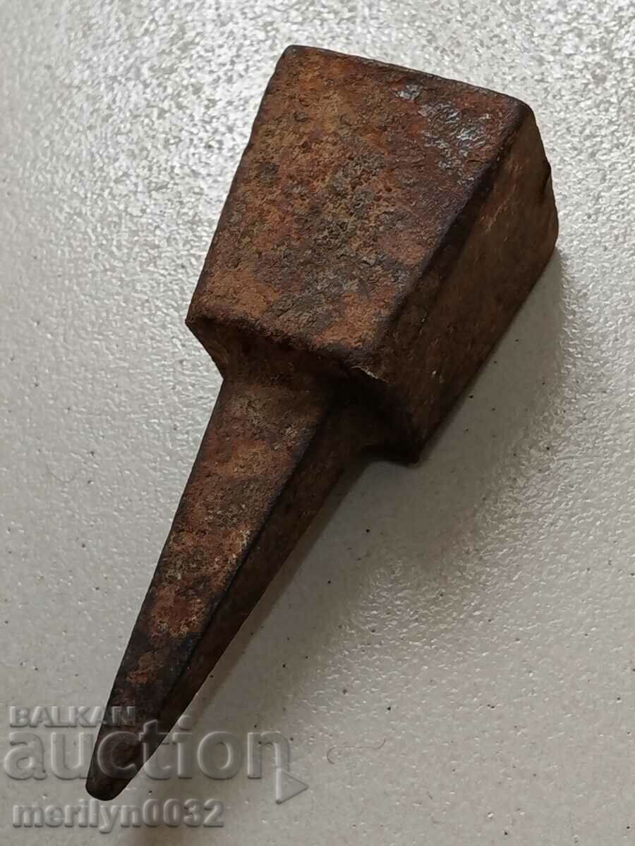 Delivery of Old anvil for clipping hair, wrought iron Delivery of Old anvil for clipping hair, wrought iron