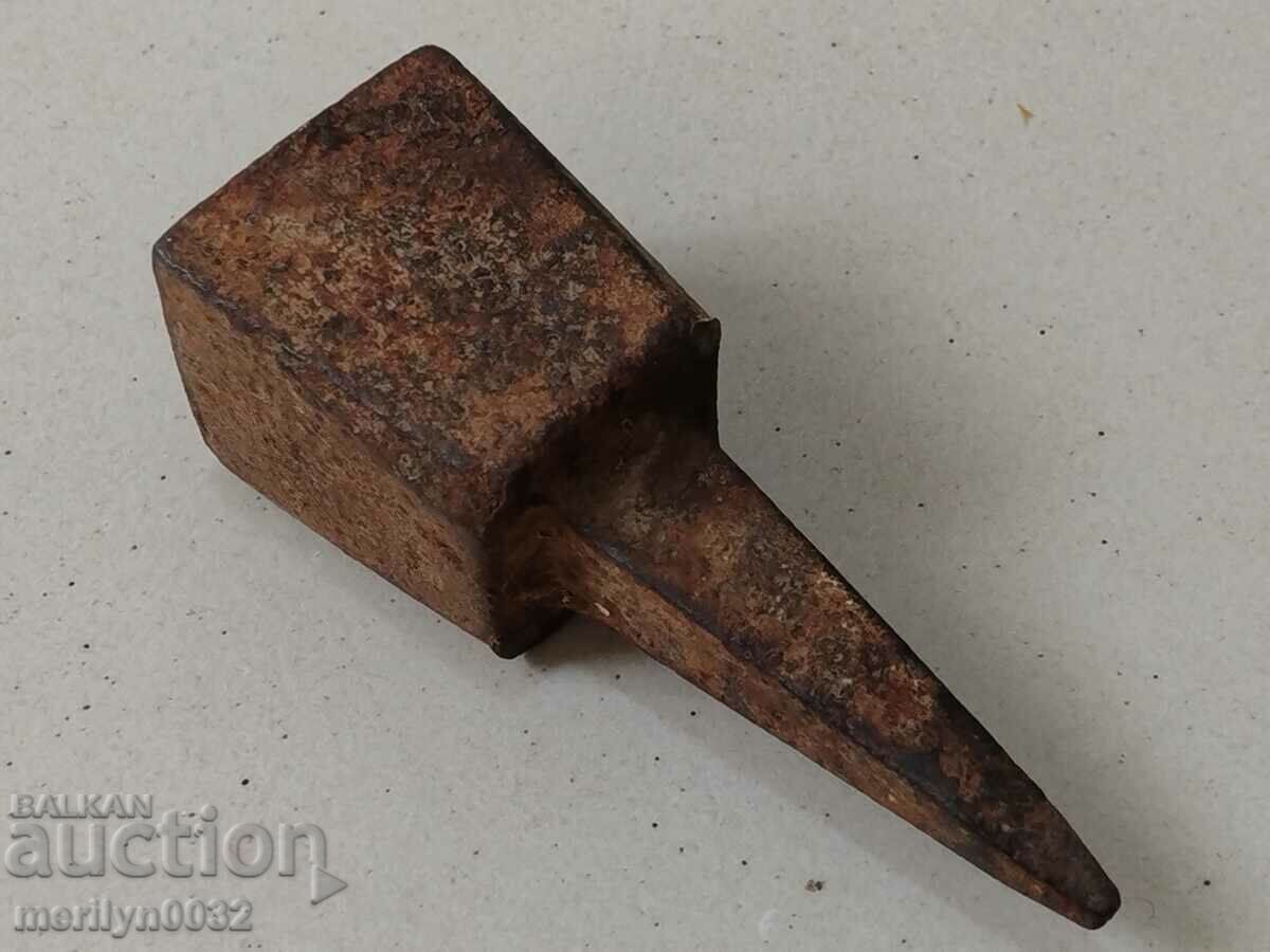 Old anvil for clipping hair, wrought iron - 7 Old anvil for clipping hair, wrought iron - 7