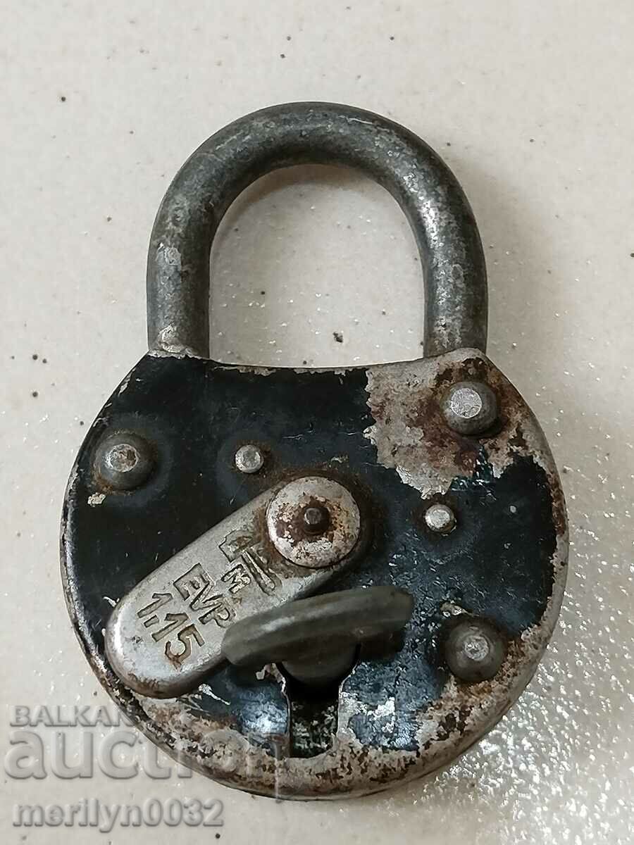 Παλιό λουκέτο με λουκέτο, μάνδαλο, βαλίτσα με τιμή 41.00 BGN | € 20.96 Παλιό λουκέτο με λουκέτο, μάνδαλο, βαλίτσα με τιμή 41.00 BGN | € 20.96