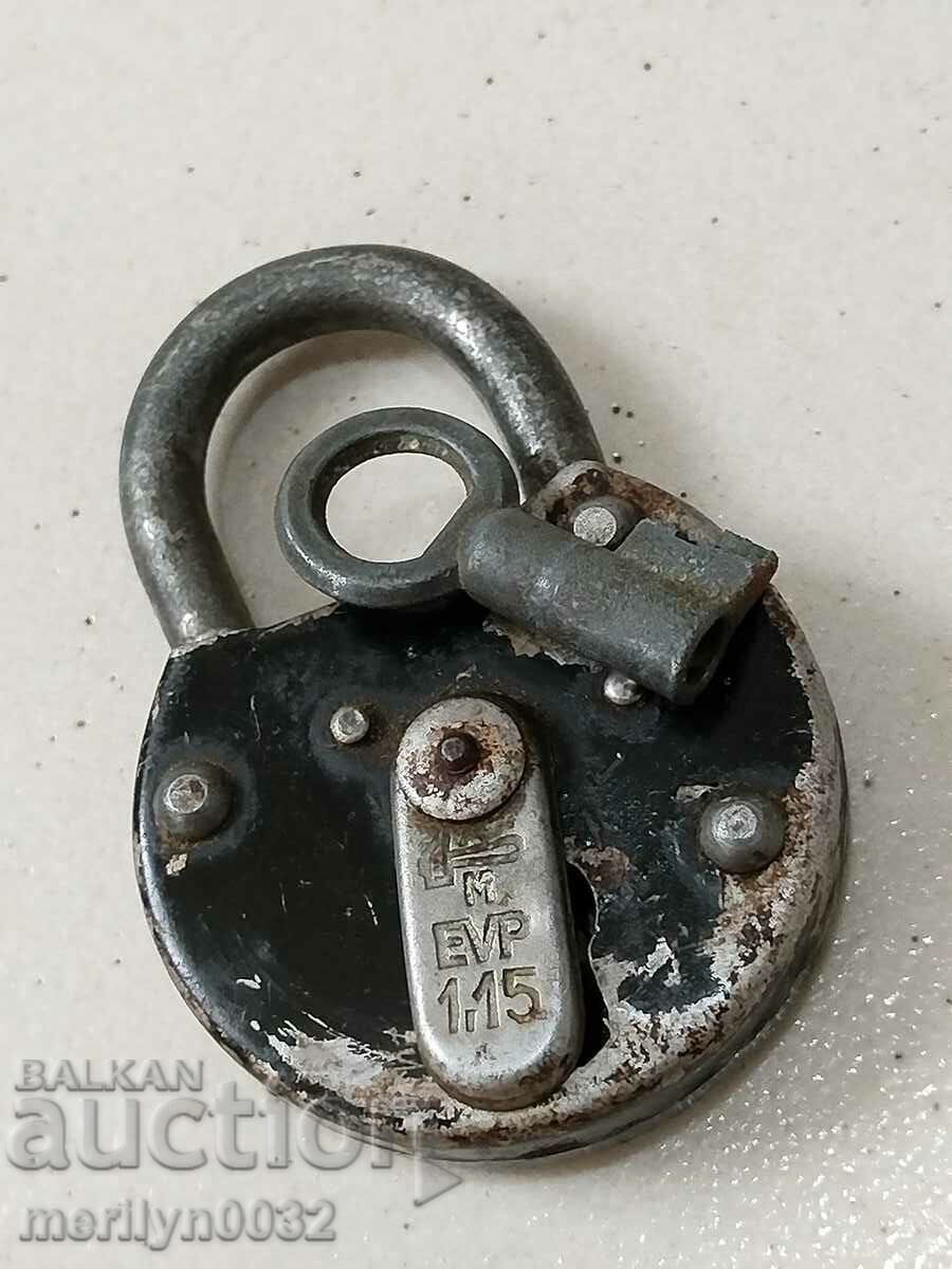 Auction  Old padlock with padlock padlock, latch, suitcase