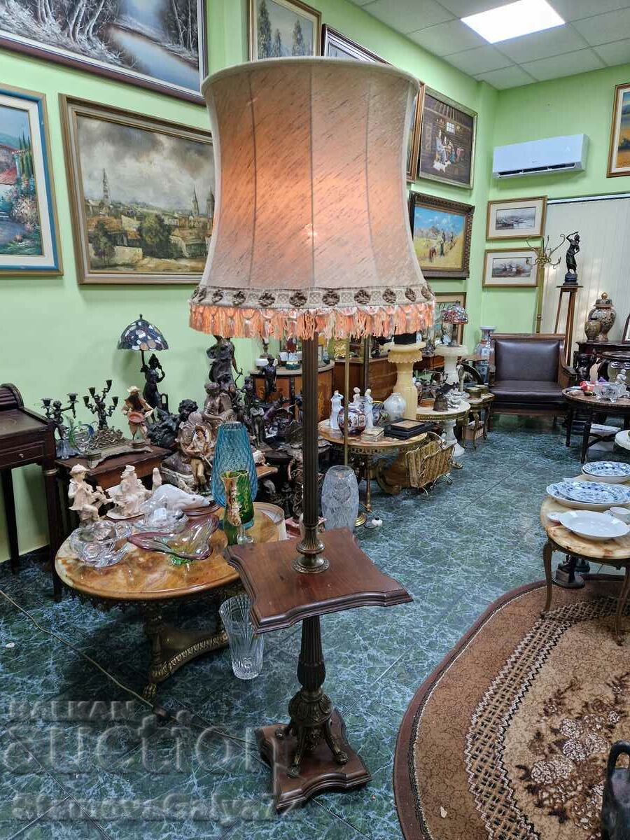 Lovely antique parlor lamp solid bronze