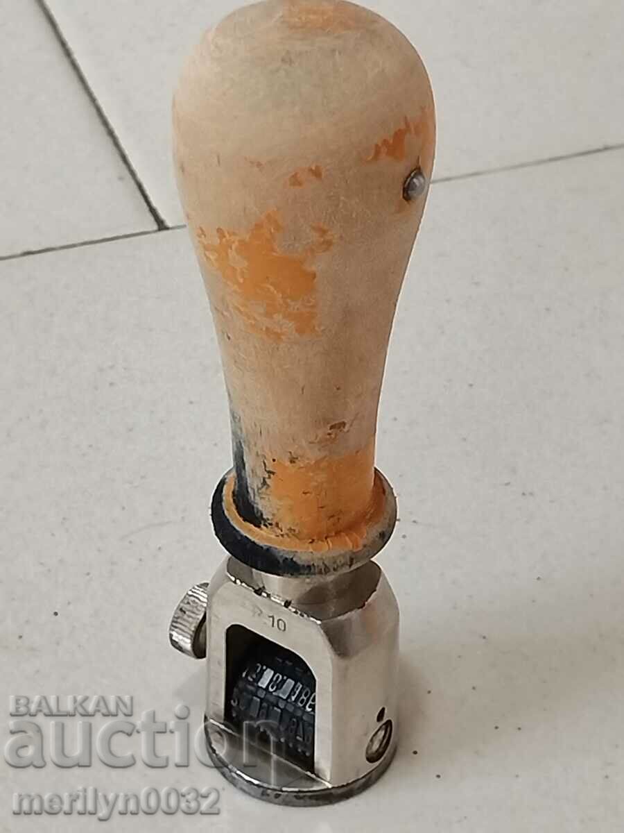 Παράδοση Παλαιό γραμματόσημο με τους περιστρεφόμενους αριθμούς