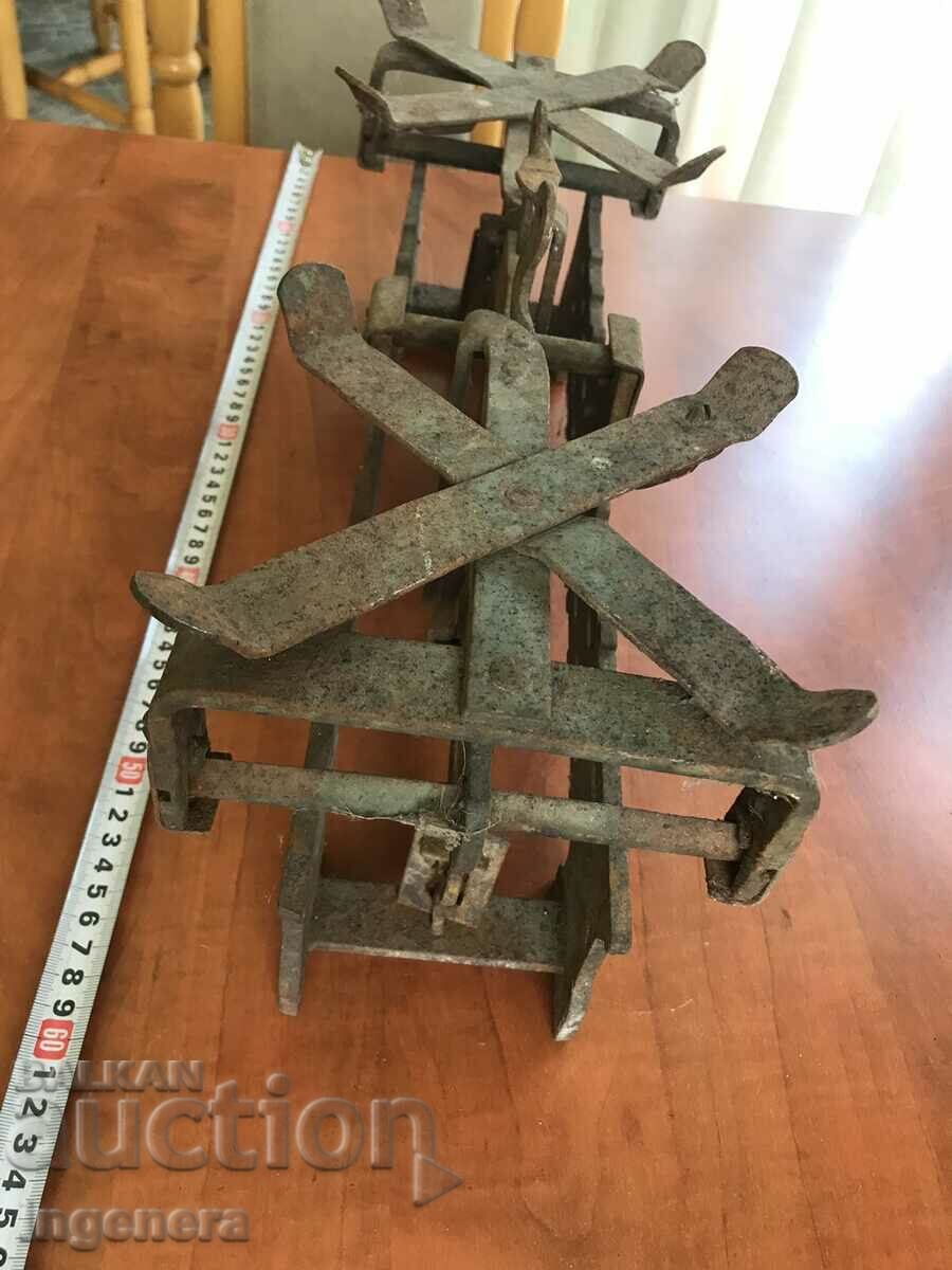 SCALE ANTIQUE SASHO KOFARDJIEV-BULGARIA-UP TO 5 KG. - 5 SCALE ANTIQUE SASHO KOFARDJIEV-BULGARIA-UP TO 5 KG. - 5