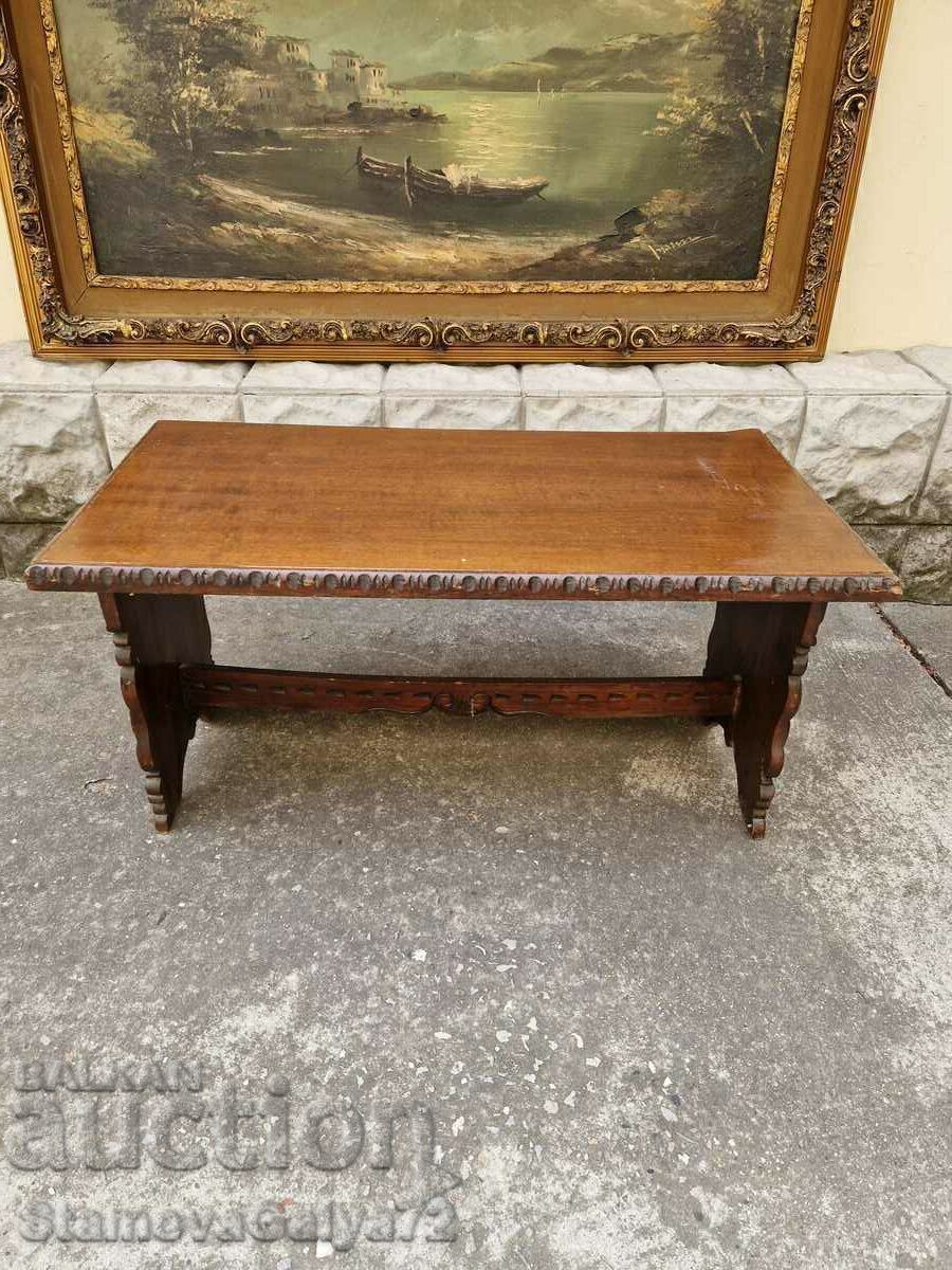 Masă englezească veche din lemn masiv cu sculptură cu preț € 101.75 | 199.01 BGN