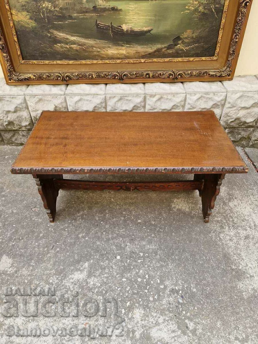 Livrarea Masă englezească veche din lemn masiv cu sculptură