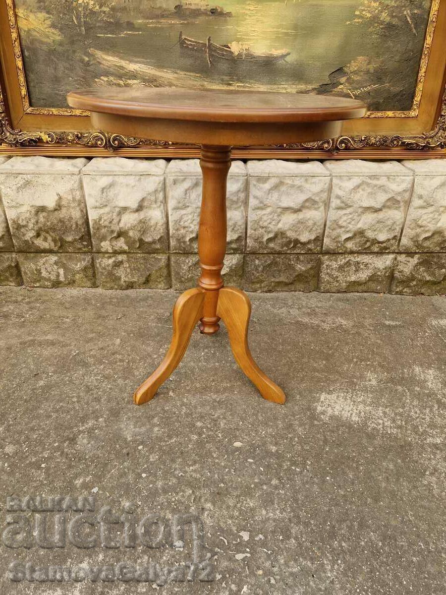 Auction A wonderful antique German solid wood table Auction A wonderful antique German solid wood table