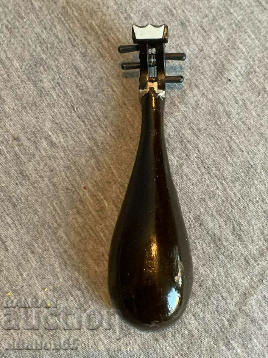 Delivery of Mini mandolin model Delivery of Mini mandolin model