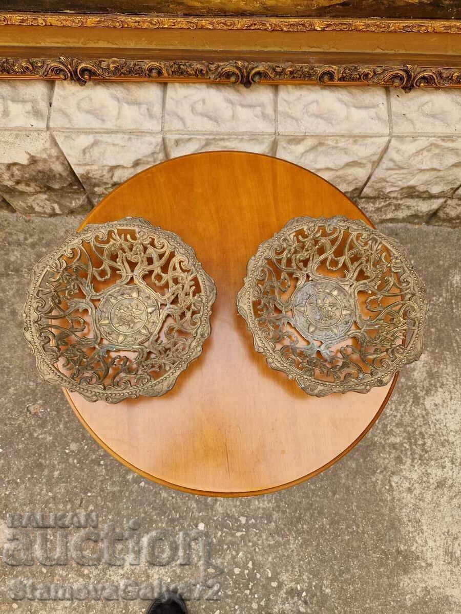 Auction A pair of lovely antique Belgian bowls Auction A pair of lovely antique Belgian bowls
