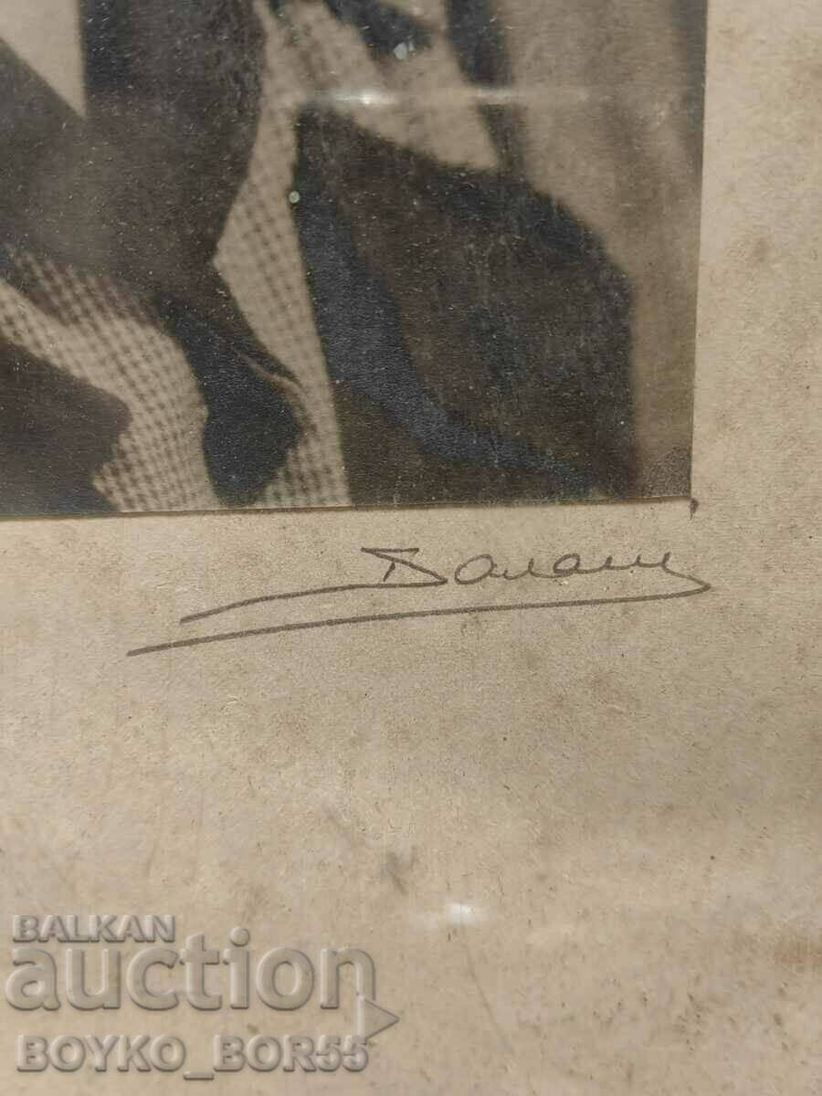 Delivery of A gorgeous photo portrait from 1944 of the Ruse photographer Balash