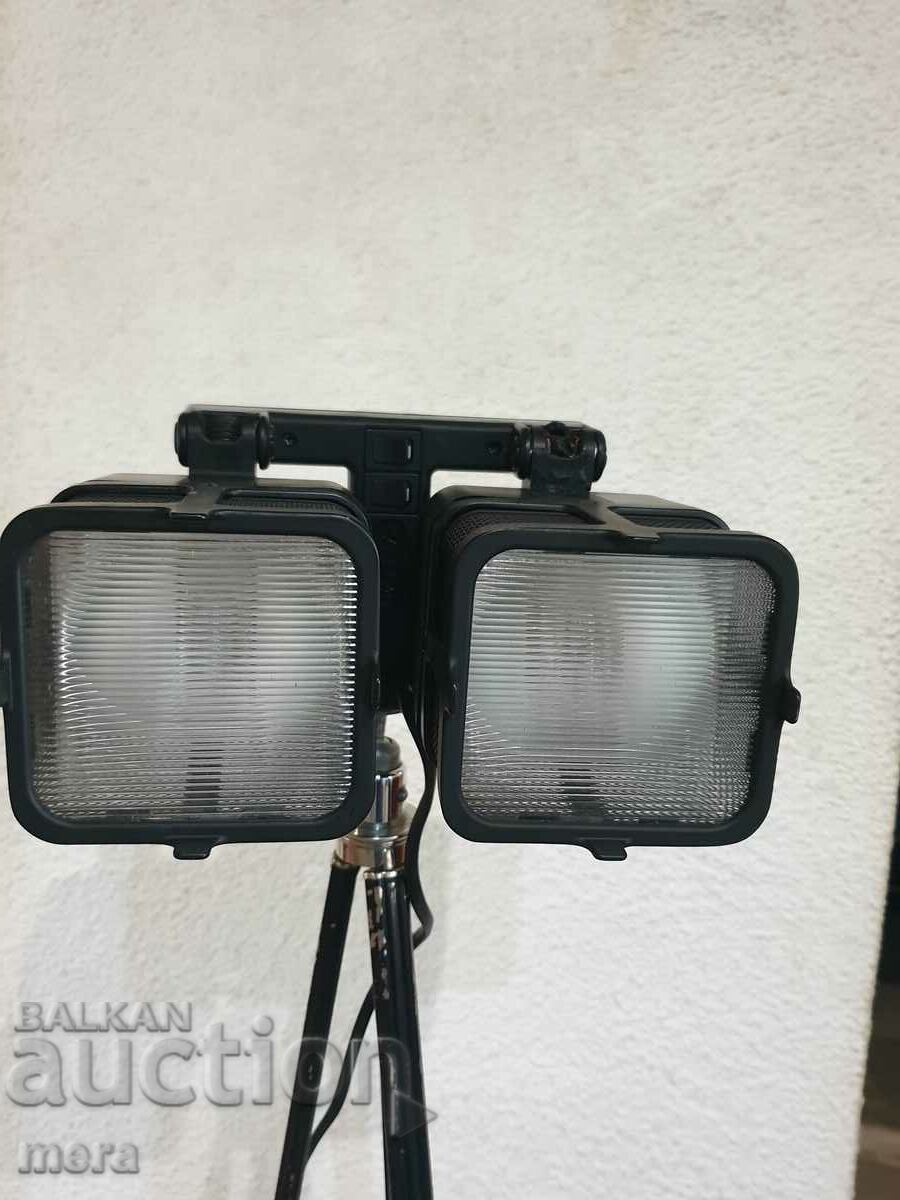 Delivery of A pair of powerful German floodlights for photographic and other purposes
