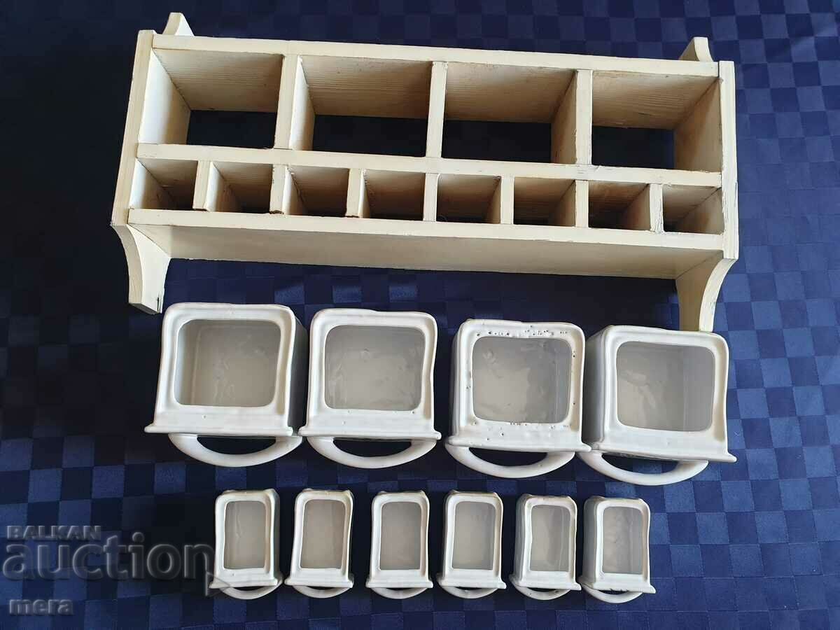 Δημοπρασία Αντικέ ντουλάπι μπαχαρικών με πορσελάνινα συρτάρια