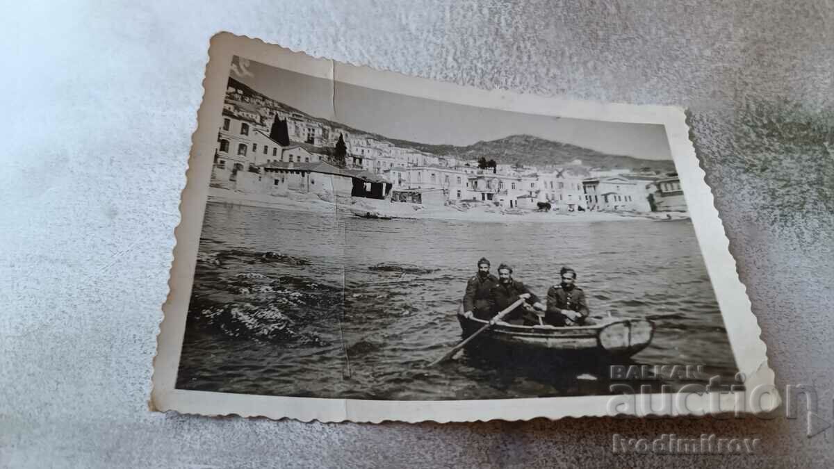 Photo Kavala Three officers with a boat in the sea 1943