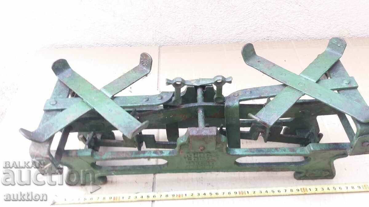 OLD SCALE, SCALE WITH LACKS AND MARKINGS with price 21.99 BGN | € 11.24 OLD SCALE, SCALE WITH LACKS AND MARKINGS with price 21.99 BGN | € 11.24