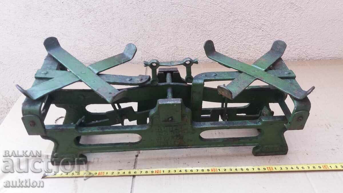 Delivery of OLD SCALE, SCALE WITH LACKS AND MARKINGS Delivery of OLD SCALE, SCALE WITH LACKS AND MARKINGS