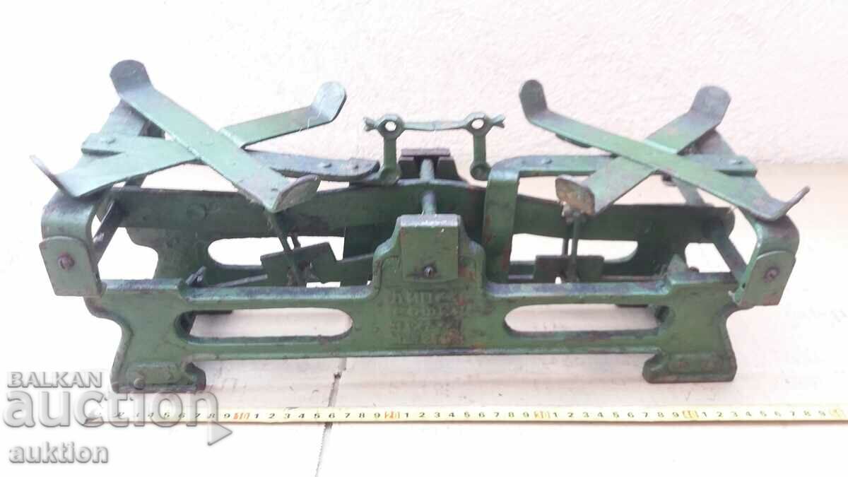 OLD SCALE, SCALE WITH LACKS AND MARKINGS - 5 OLD SCALE, SCALE WITH LACKS AND MARKINGS - 5