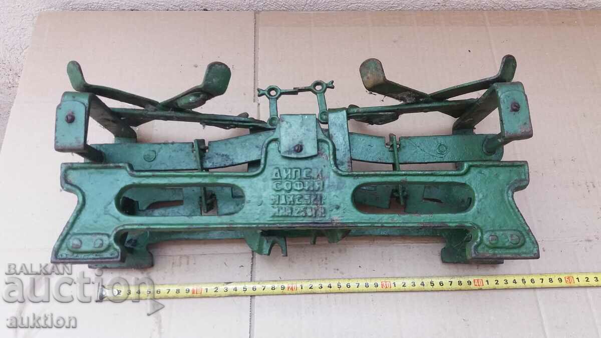 OLD SCALE, SCALE WITH LACKS AND MARKINGS - 6 OLD SCALE, SCALE WITH LACKS AND MARKINGS - 6