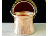 Copper cauldron, copper kettle, copper pot, copper pot.