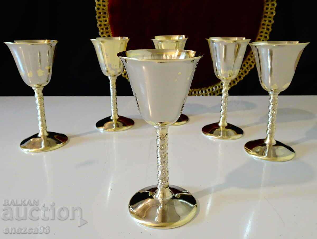 Bronze cups with relief base, laurel wreath with price 99.00 BGN | € 50.62 Bronze cups with relief base, laurel wreath with price 99.00 BGN | € 50.62