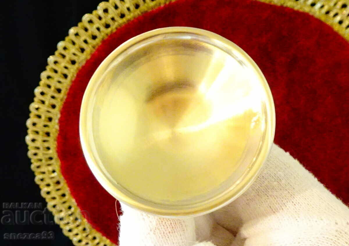 Bronze cups with relief base, laurel wreath - 5 Bronze cups with relief base, laurel wreath - 5