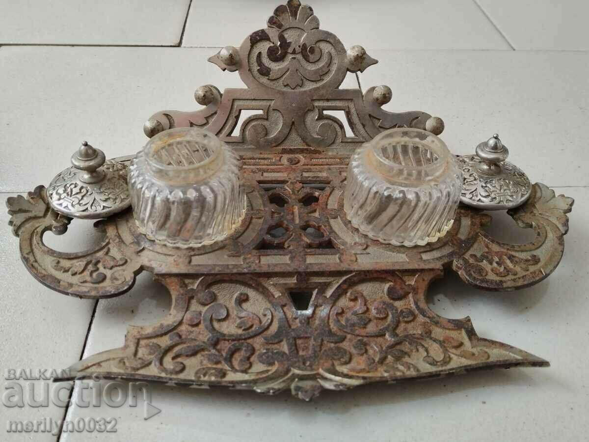 Стара мастилница никилирани чугун писалка мастило с цена 169.00 лв. | € 86.41 Стара мастилница никилирани чугун писалка мастило с цена 169.00 лв. | € 86.41