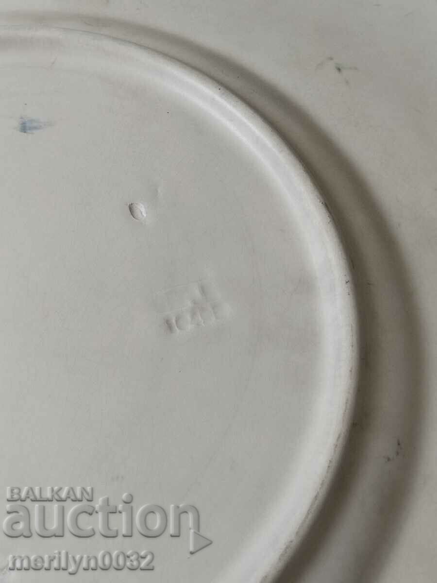 Delivery of Old porcelain casserole dish platter Delivery of Old porcelain casserole dish platter